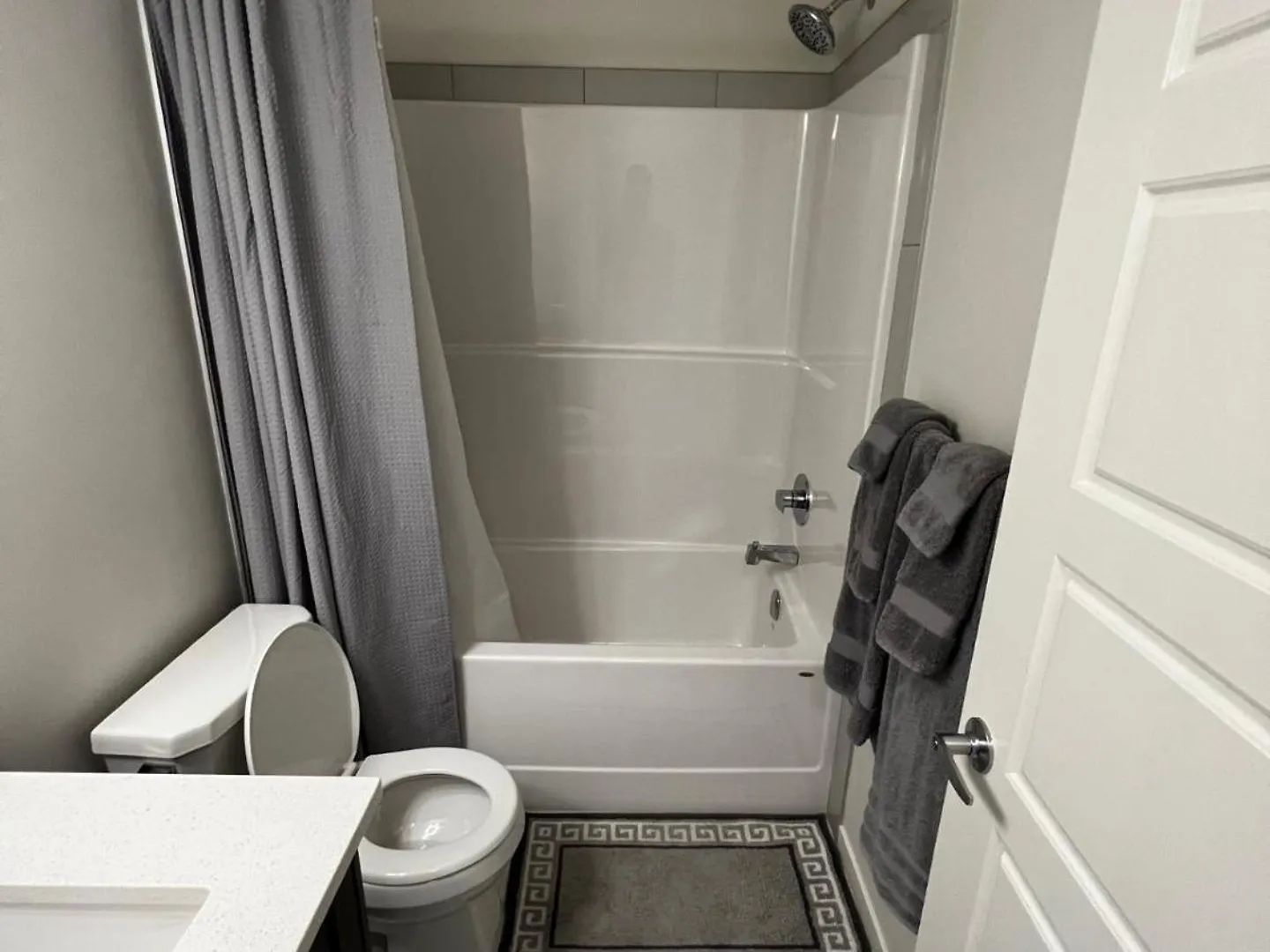 The Waterfront Cozy 1 Bd Suite In Rockland Park, Tuscany Nw 卡加利 公寓